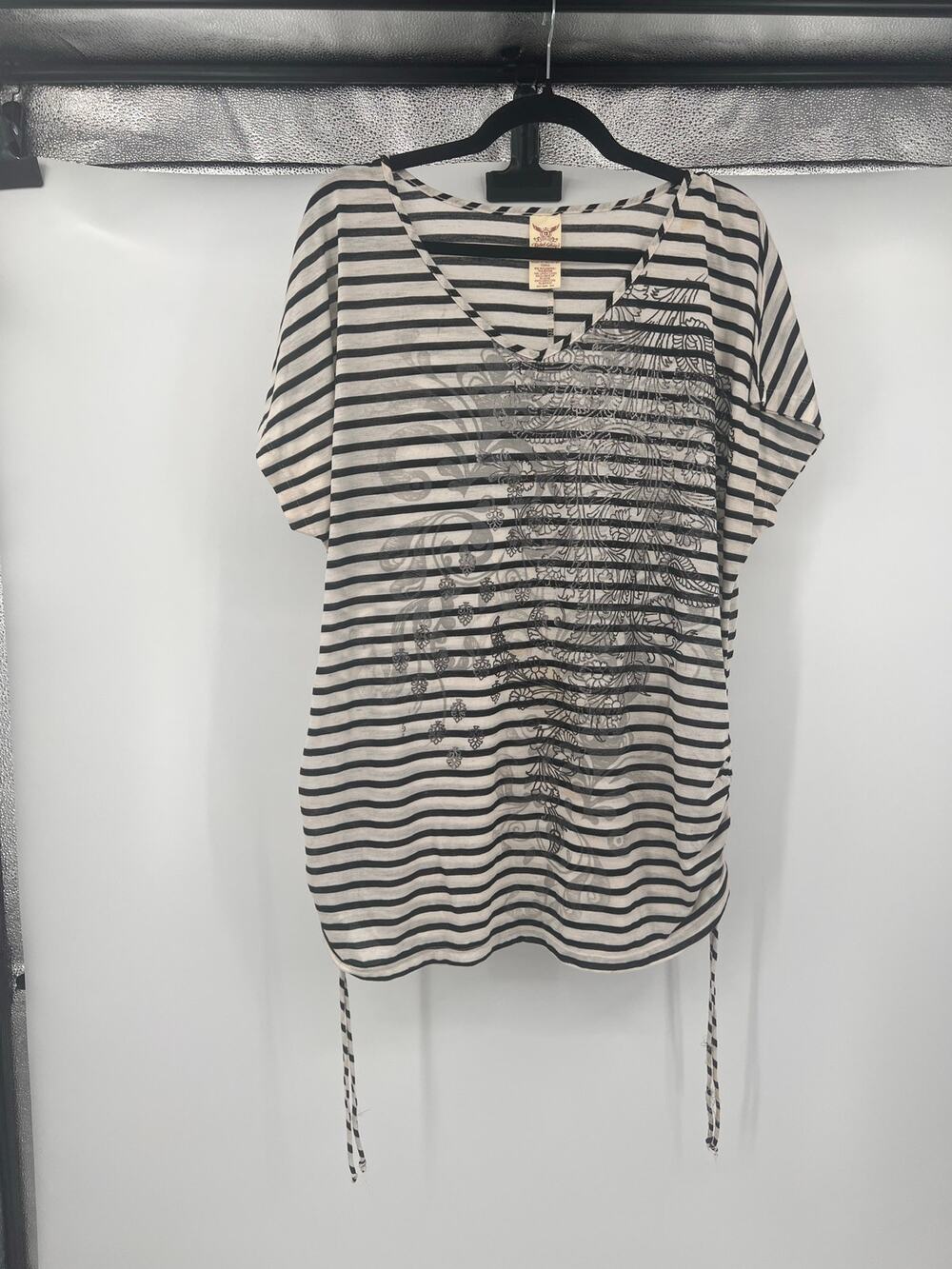 FADED GLORY Black & White 2X STRIPE V-NECK SHORT SLEEVE T-SHIRT Side Drawstring
